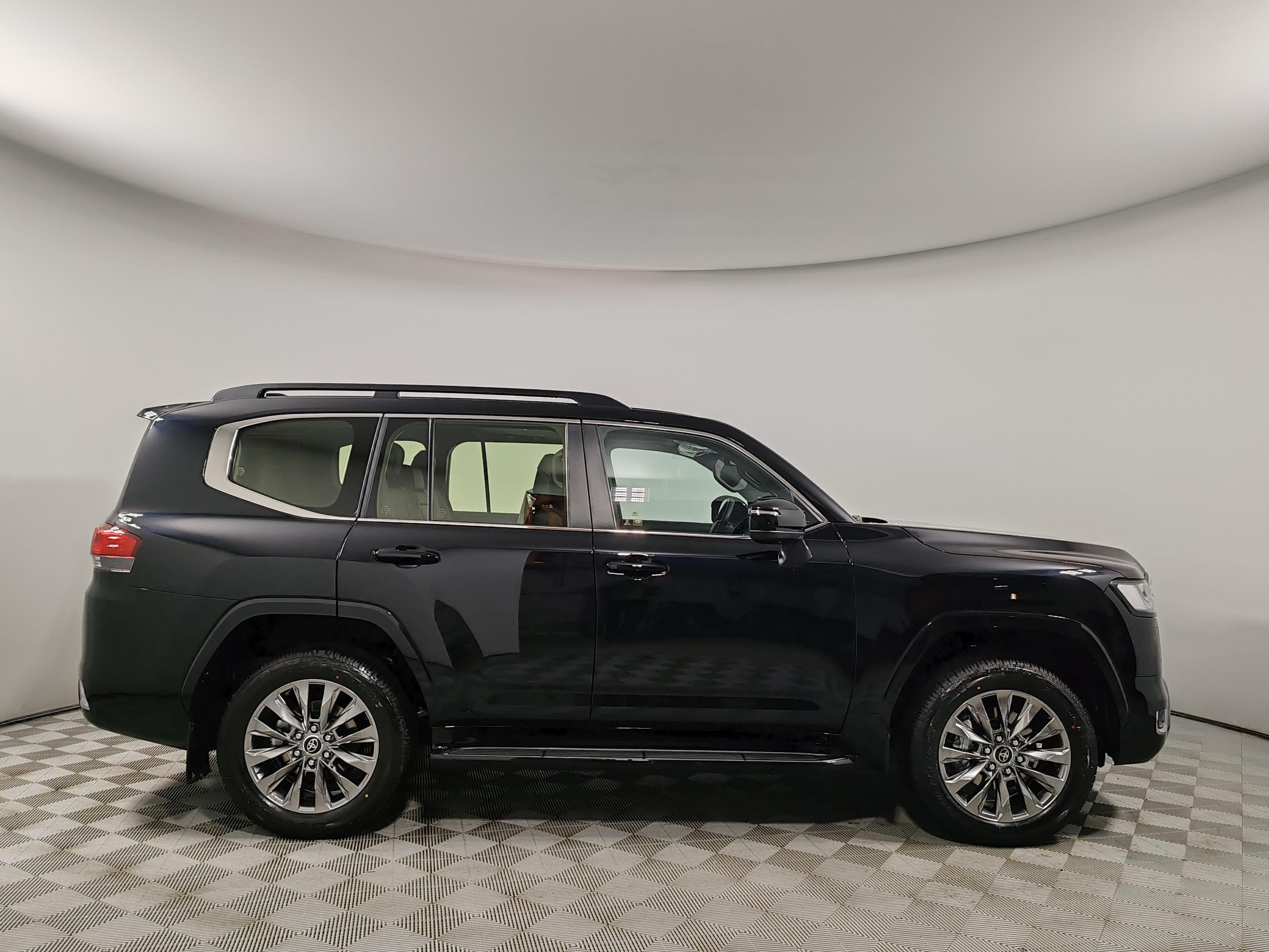 Toyota Land Cruiser 300 - 5