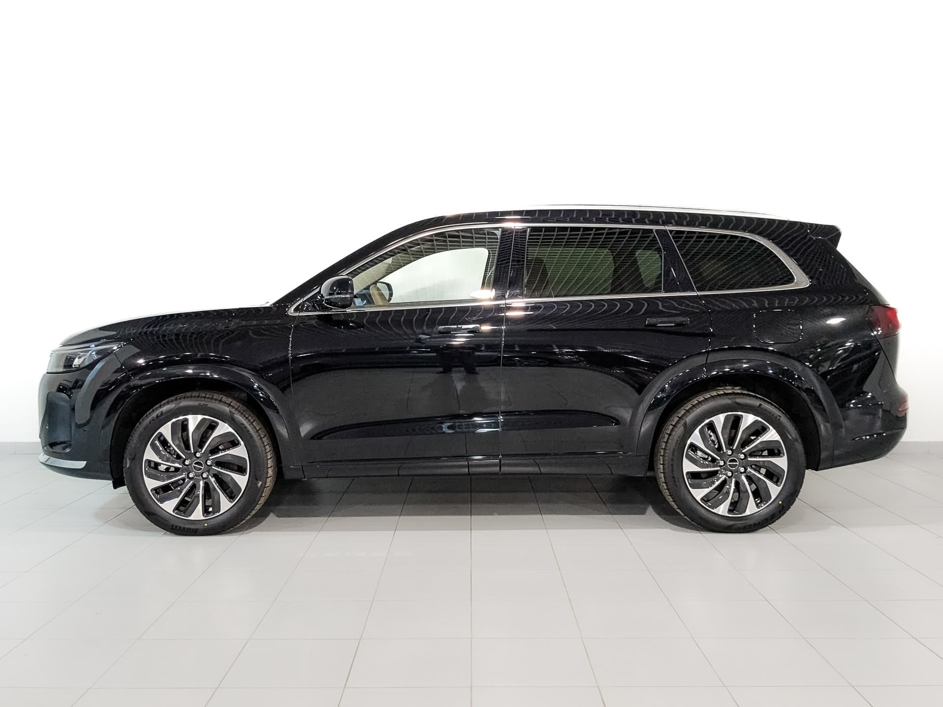 Seres M7 Pro 1.5hyb AT 4WD в лизинг - 4