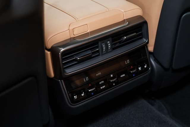 Lexus LX 600 Urban PTL в лизинг - 12