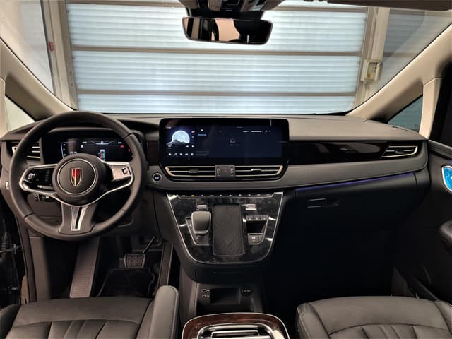Hongqi HQ9 - 2