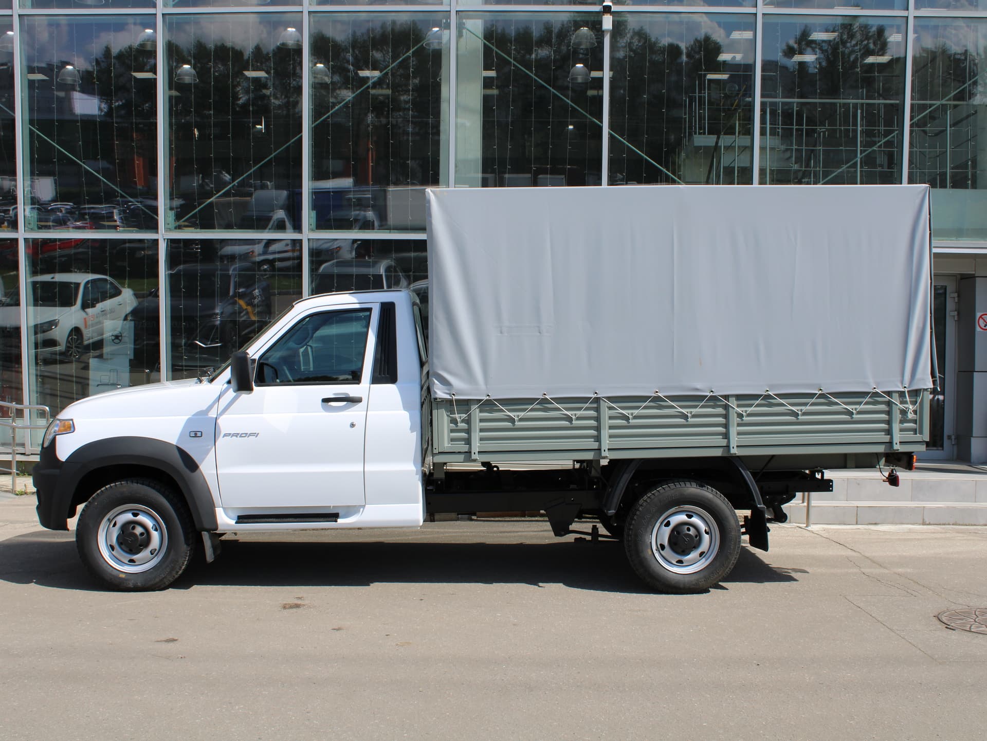 UAZ Profi Бортовой автомобиль с платформой 2060 Base 4х4 2.7 5MT в лизинг - 6