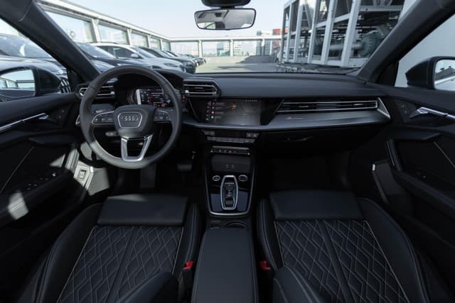 Audi A3 Sedan L Flying Spur Premium Edition 35 TFSI tiptronic в лизинг - 14