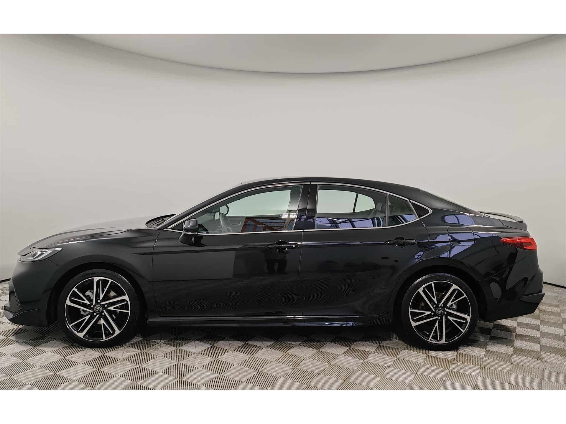 Toyota Camry 2.0S Sports Edition в лизинг - 8