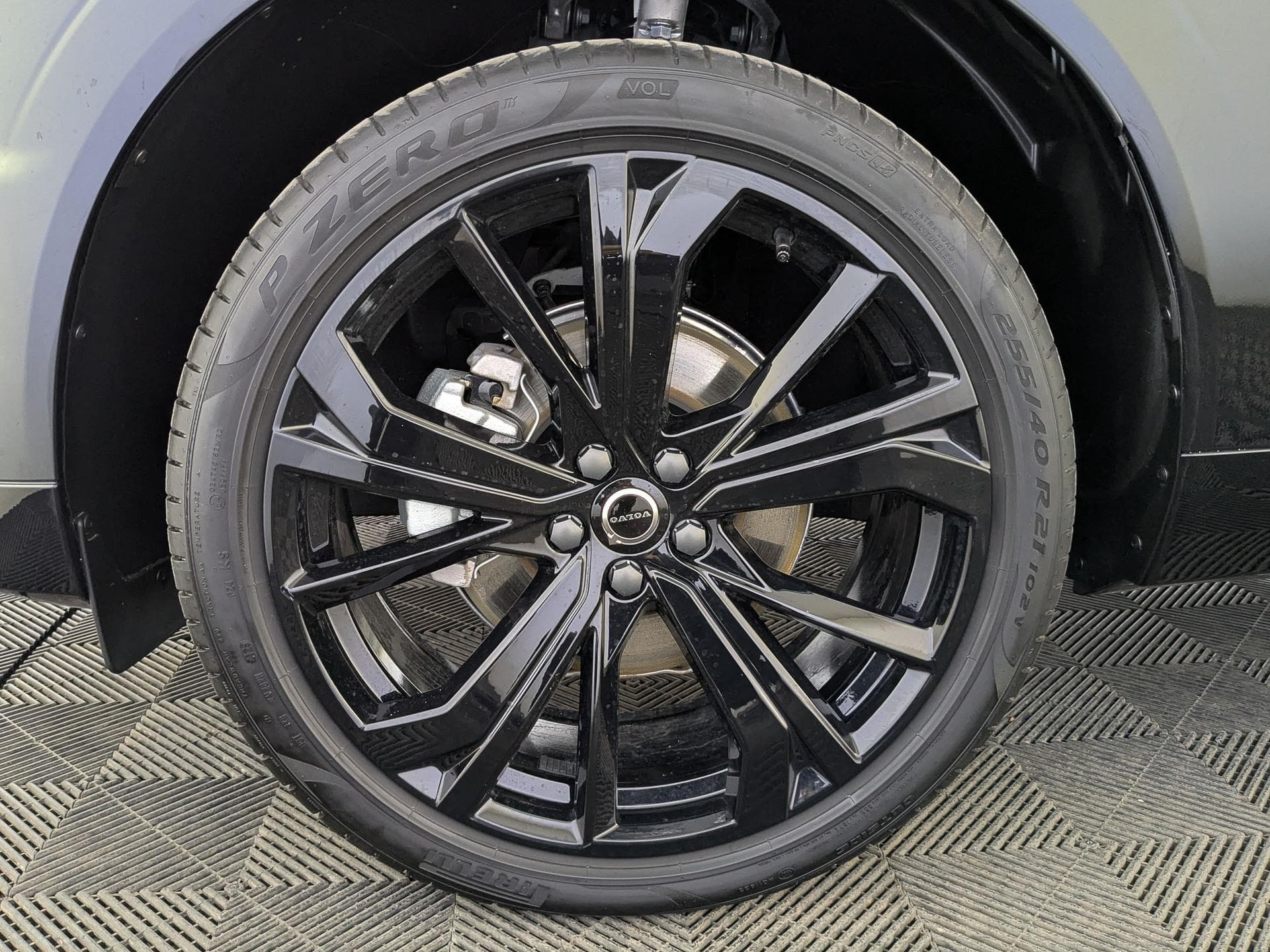 Volvo XC60 B5 Zhiyuan Extreme Night Black Edition 250hp 8AT в лизинг - 8