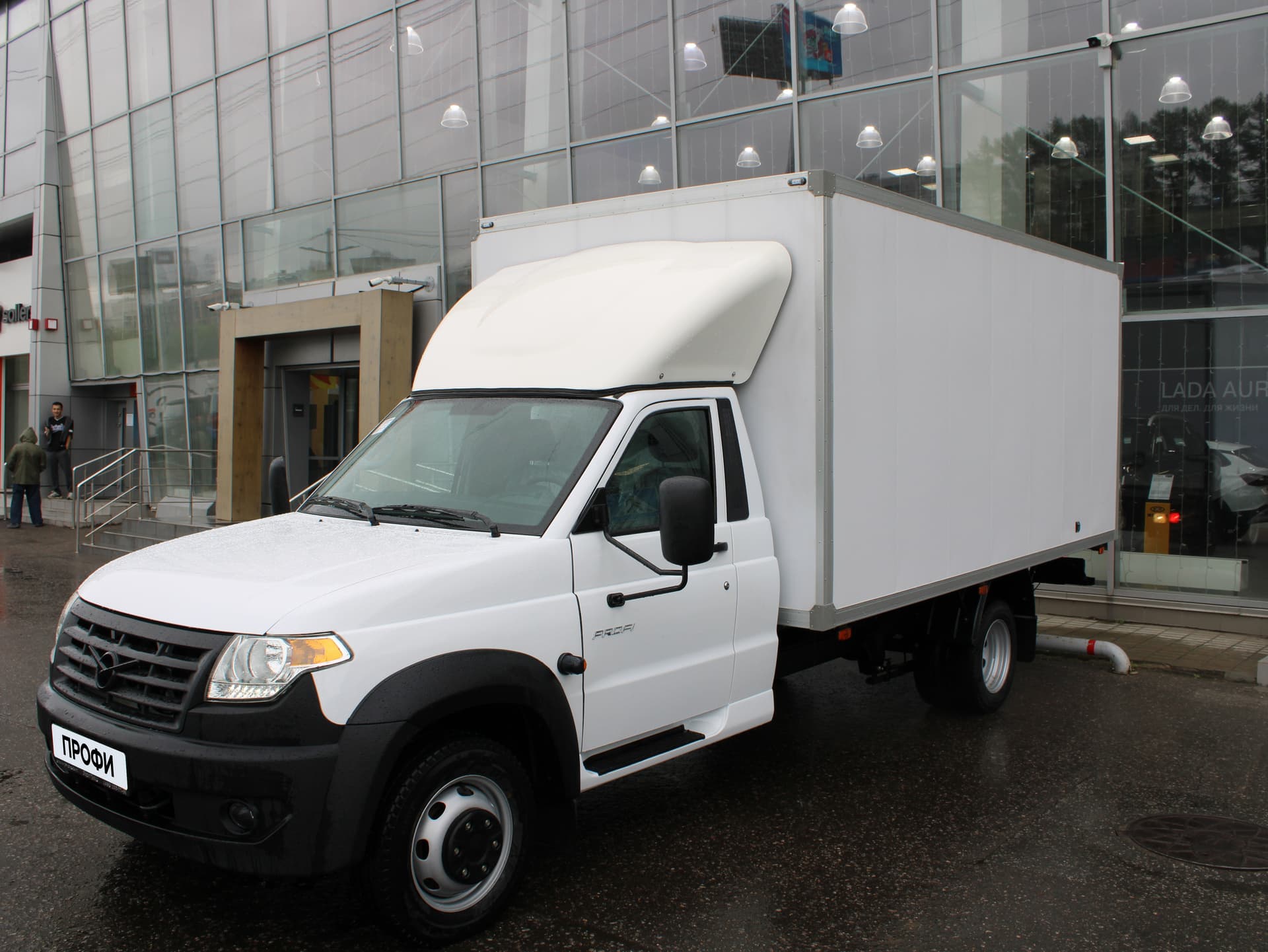 UAZ Profi Промтоварный фургон Base двускатный мост 4х2 2.7 5MT в лизинг - 2