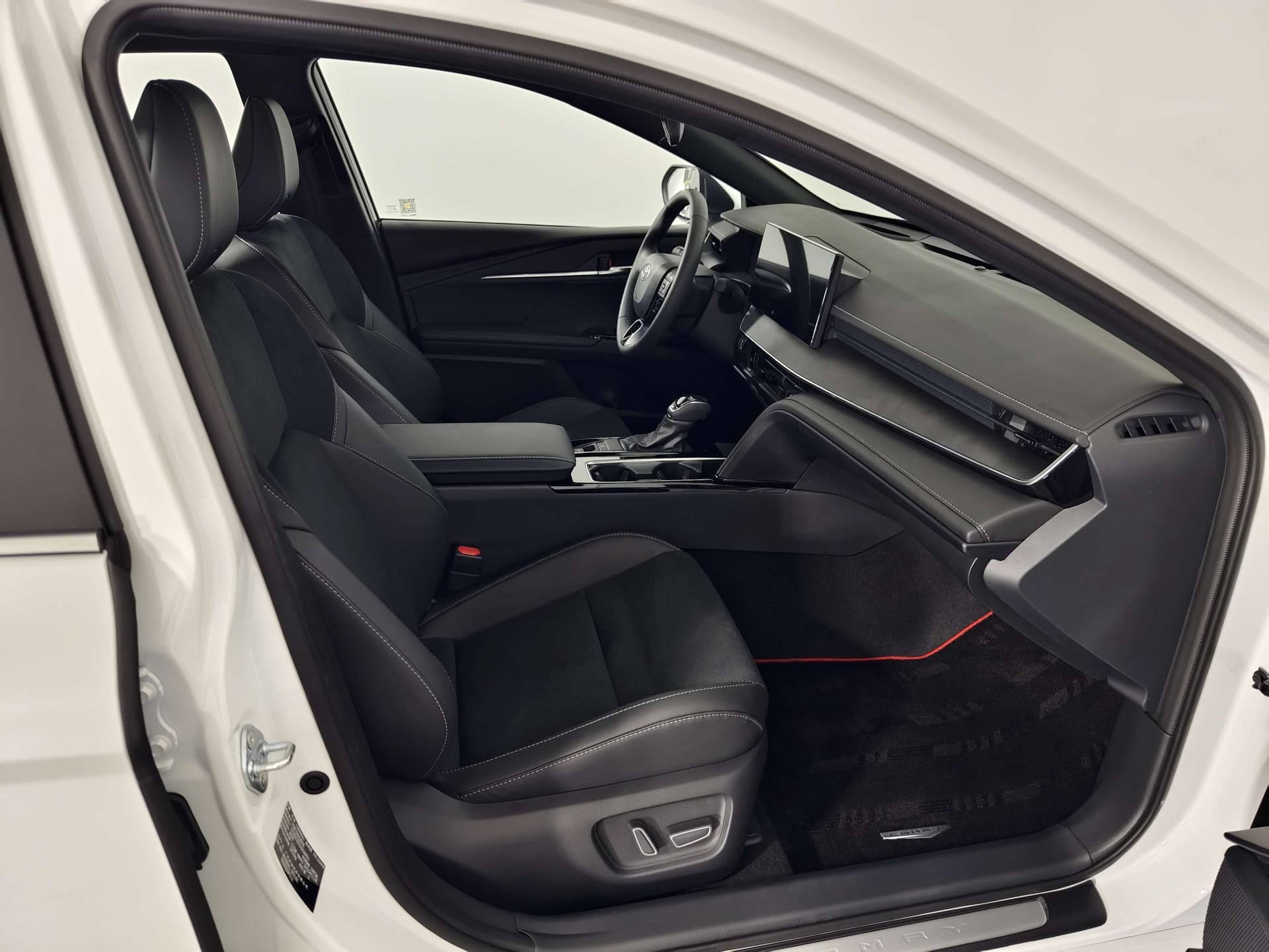 Toyota Camry 2.0HXS Sports Plus Edition в лизинг - 23