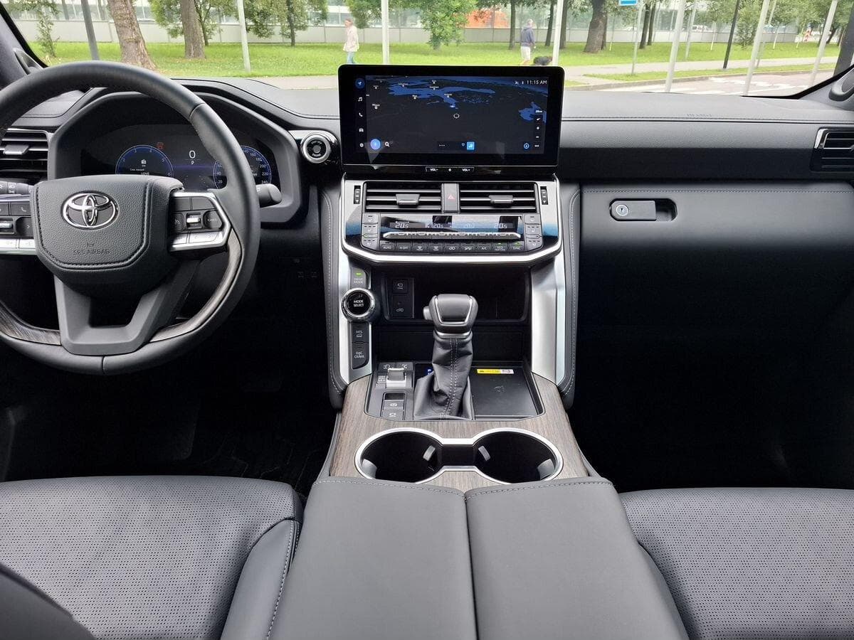 Toyota Land Cruiser 300 Люкс 7 мест 3.5 АТ в лизинг - 23