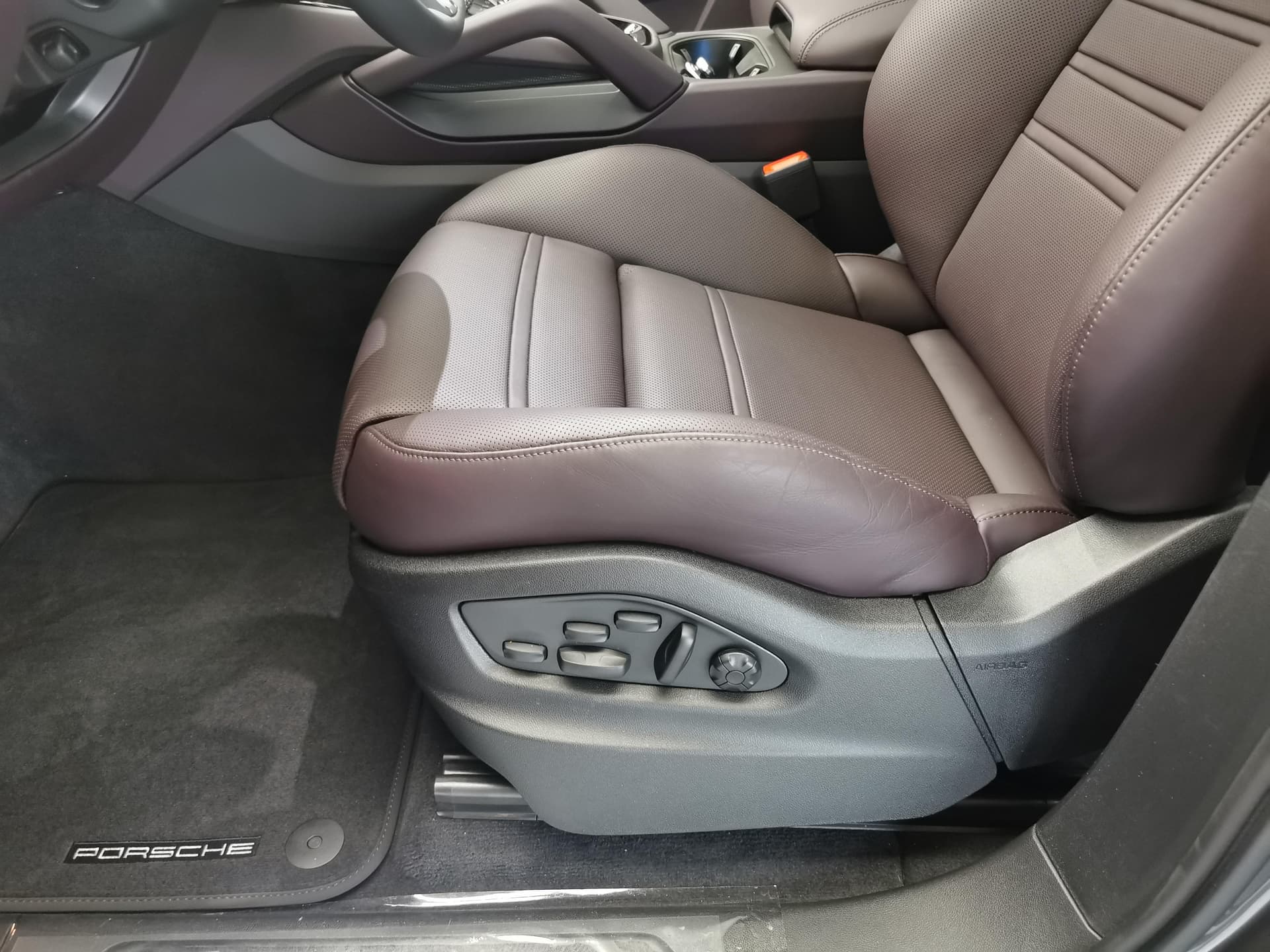 Porsche Cayenne GTS Coupe в лизинг - 29