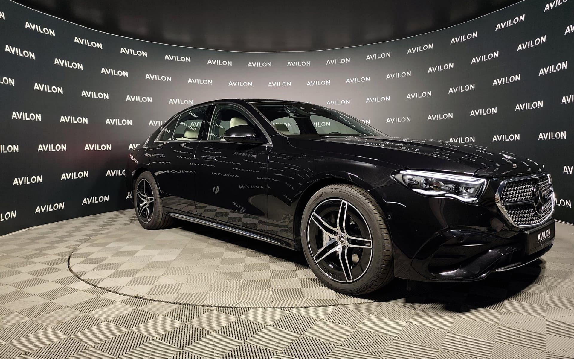 Mercedes-Benz E седан 300 полный привод АМГ Лайн (AMG Line) в лизинг - 3