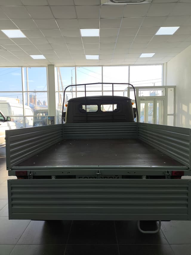 UAZ 3303 Бортовой Одинарная кабина без ABS 2.7 5MT в лизинг - 9