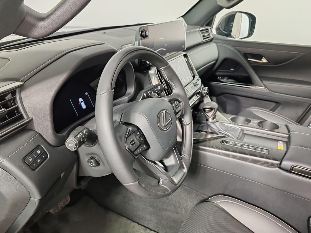 Lexus LX 500d Urban DSL в лизинг - 17