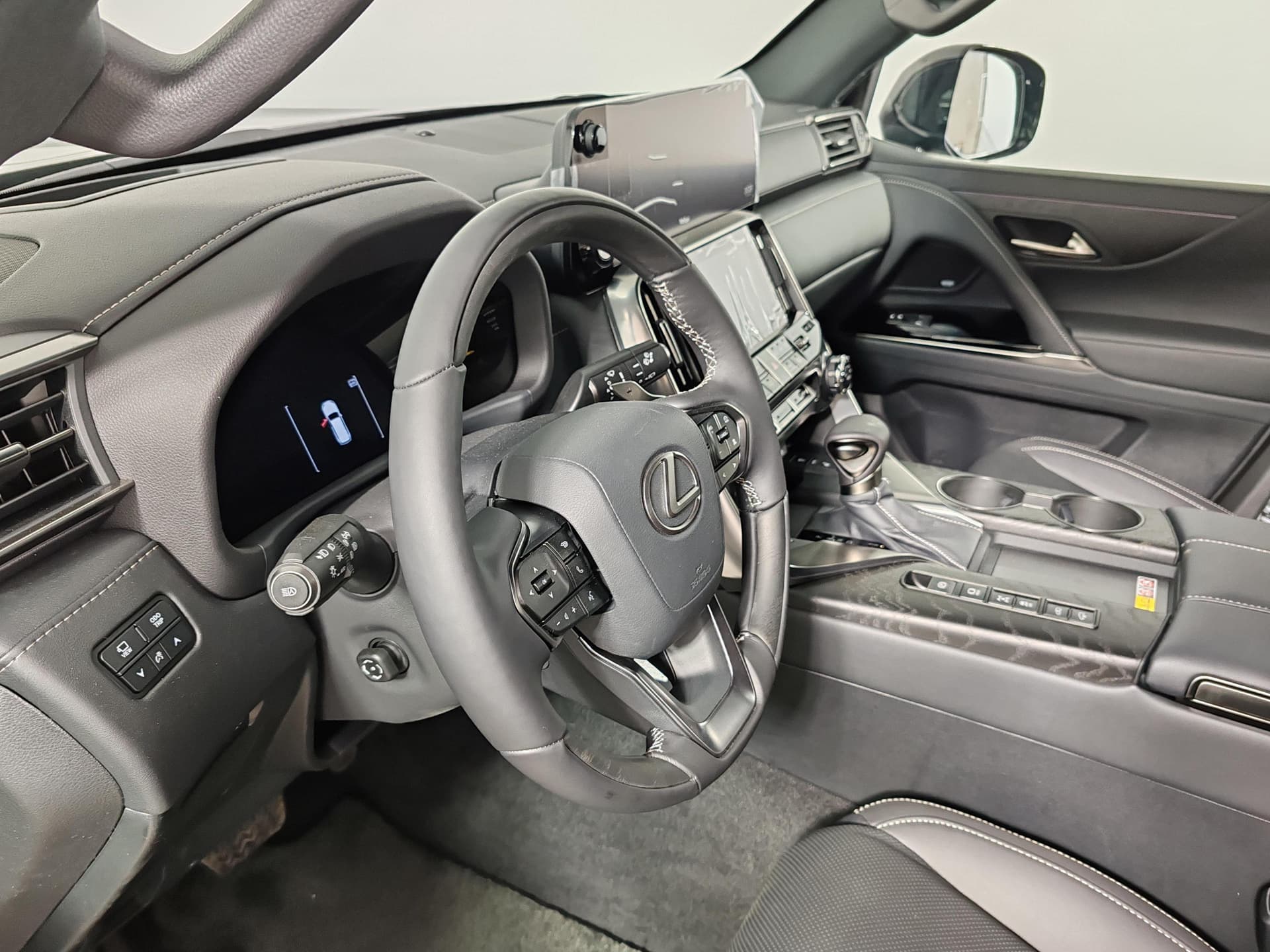 Lexus LX 500d Urban DSL в лизинг - 17