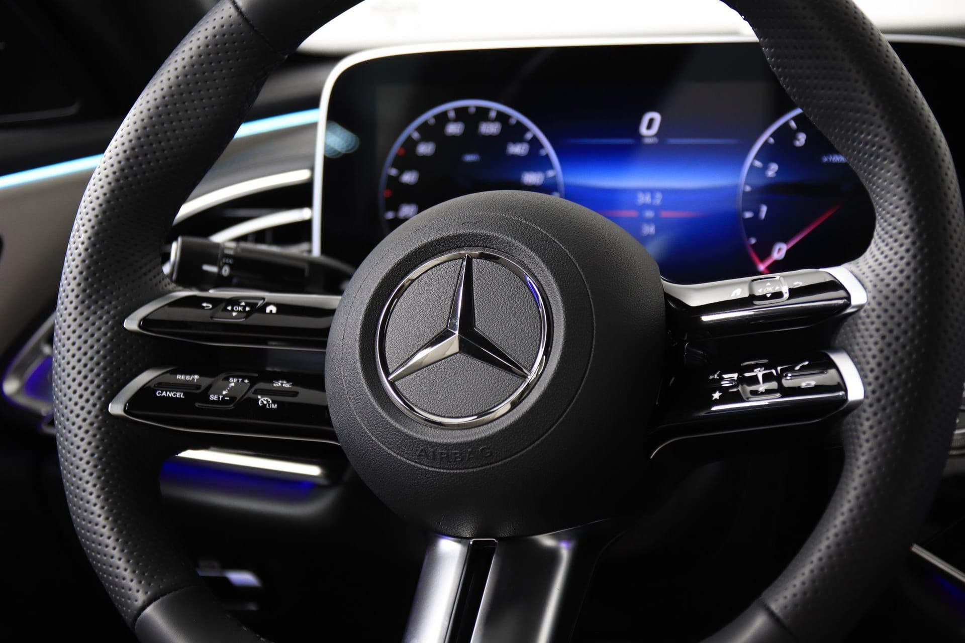 Mercedes-Benz E седан 300 полный привод АМГ Лайн (AMG Line) в лизинг - 14