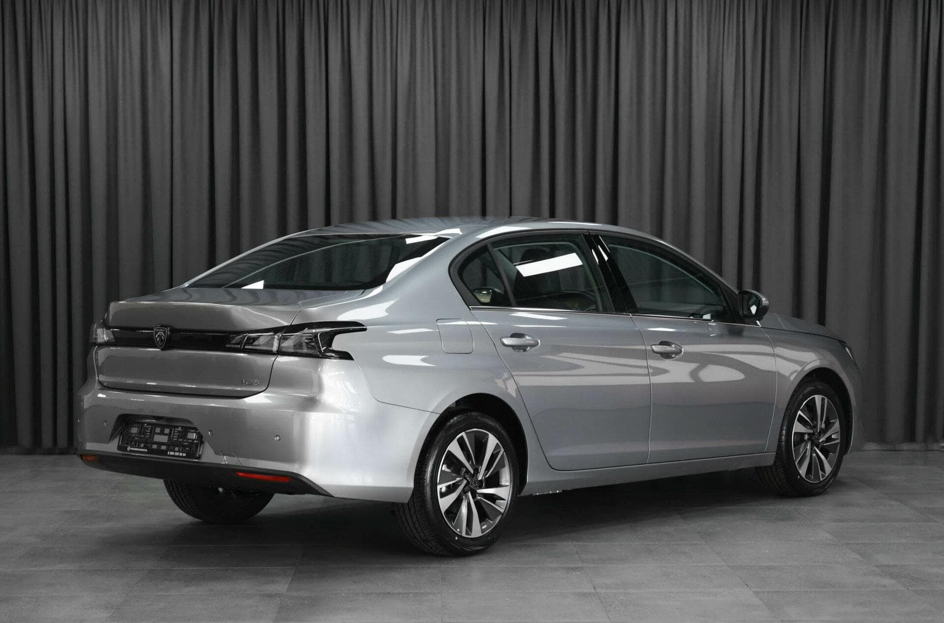 Peugeot 408 - 4