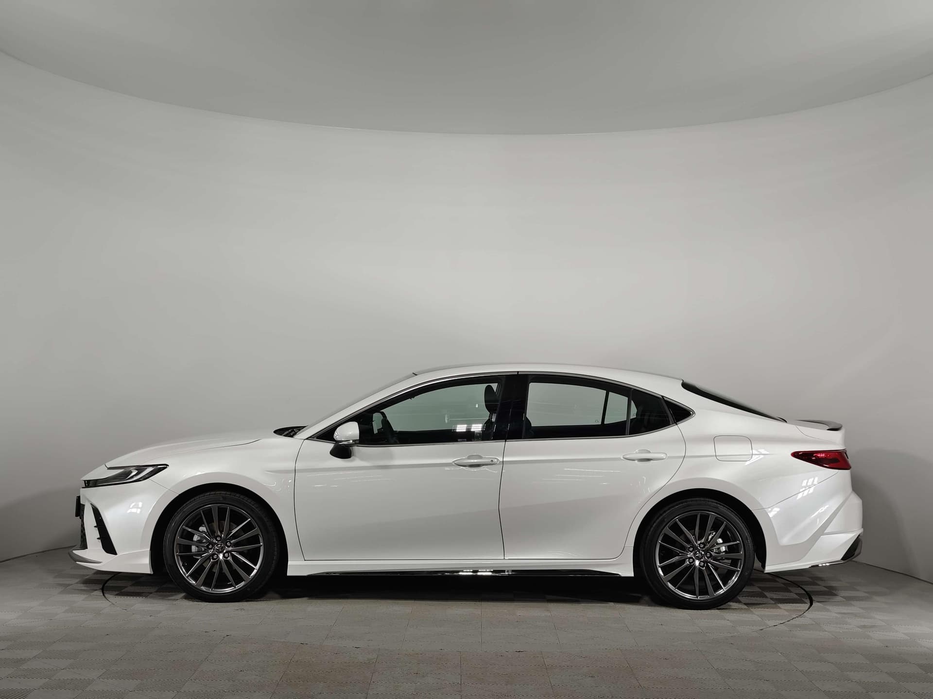 Toyota Camry 2.0HXS Sports Plus Edition в лизинг - 4