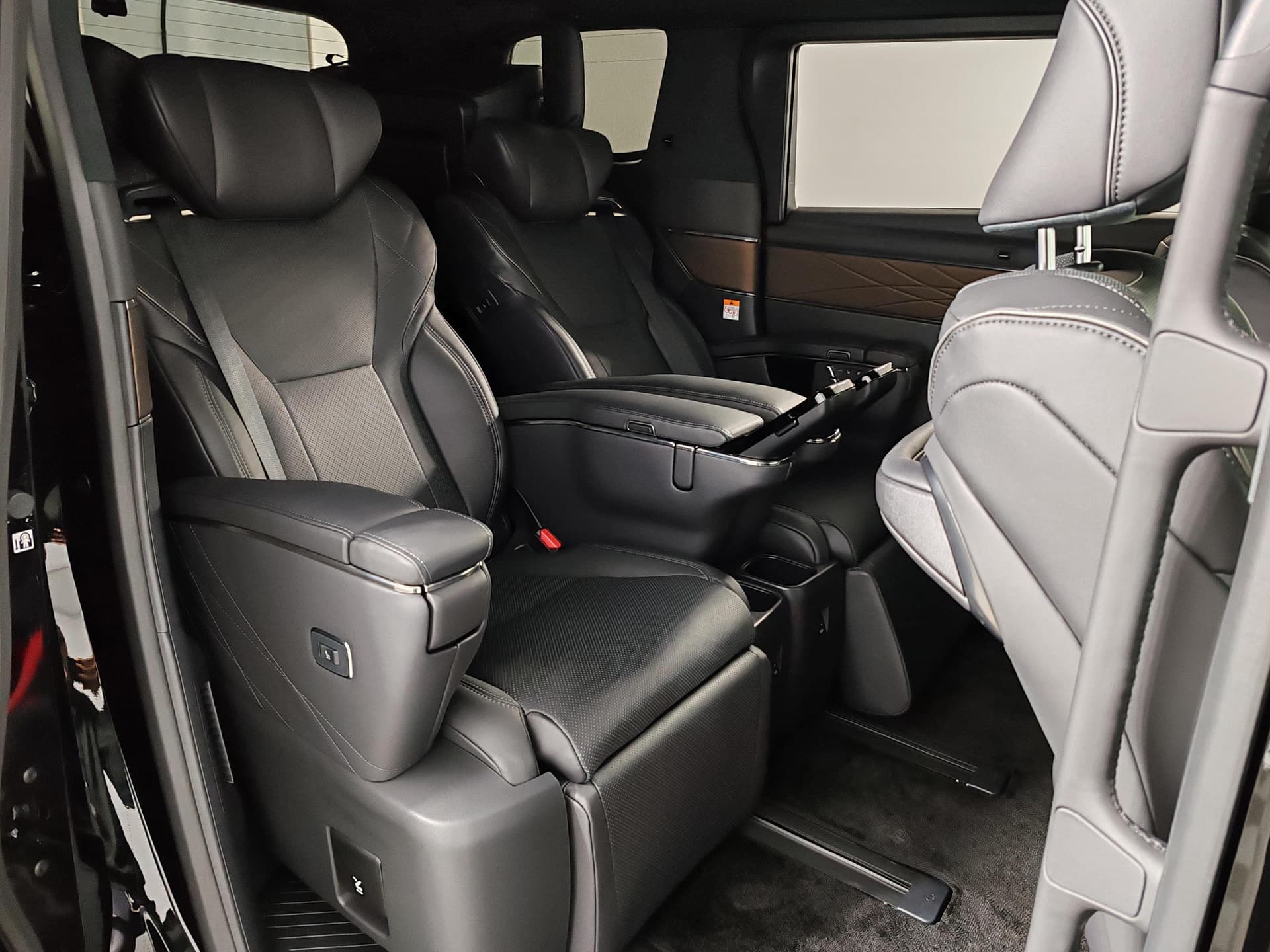 Toyota Alphard 2.5 HEV CVT в лизинг - 15