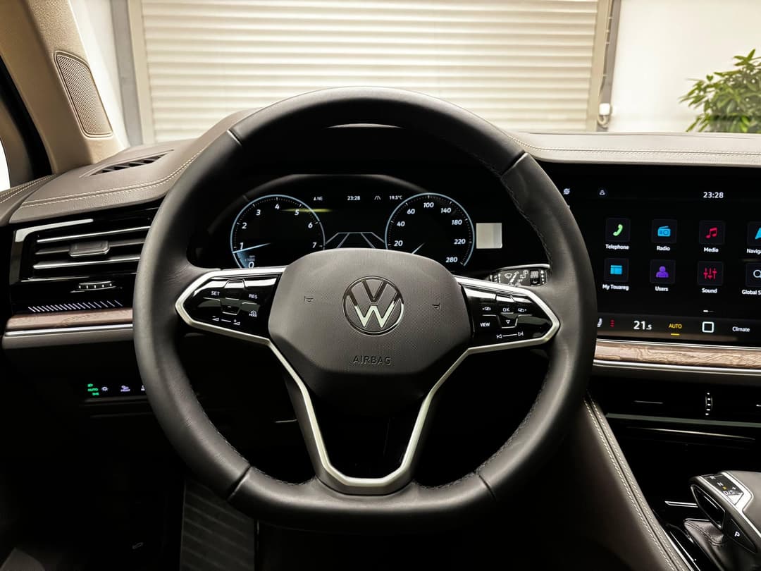 Volkswagen Touareg R-Line 2.0 TFSI 265hp 8AT в лизинг - 25