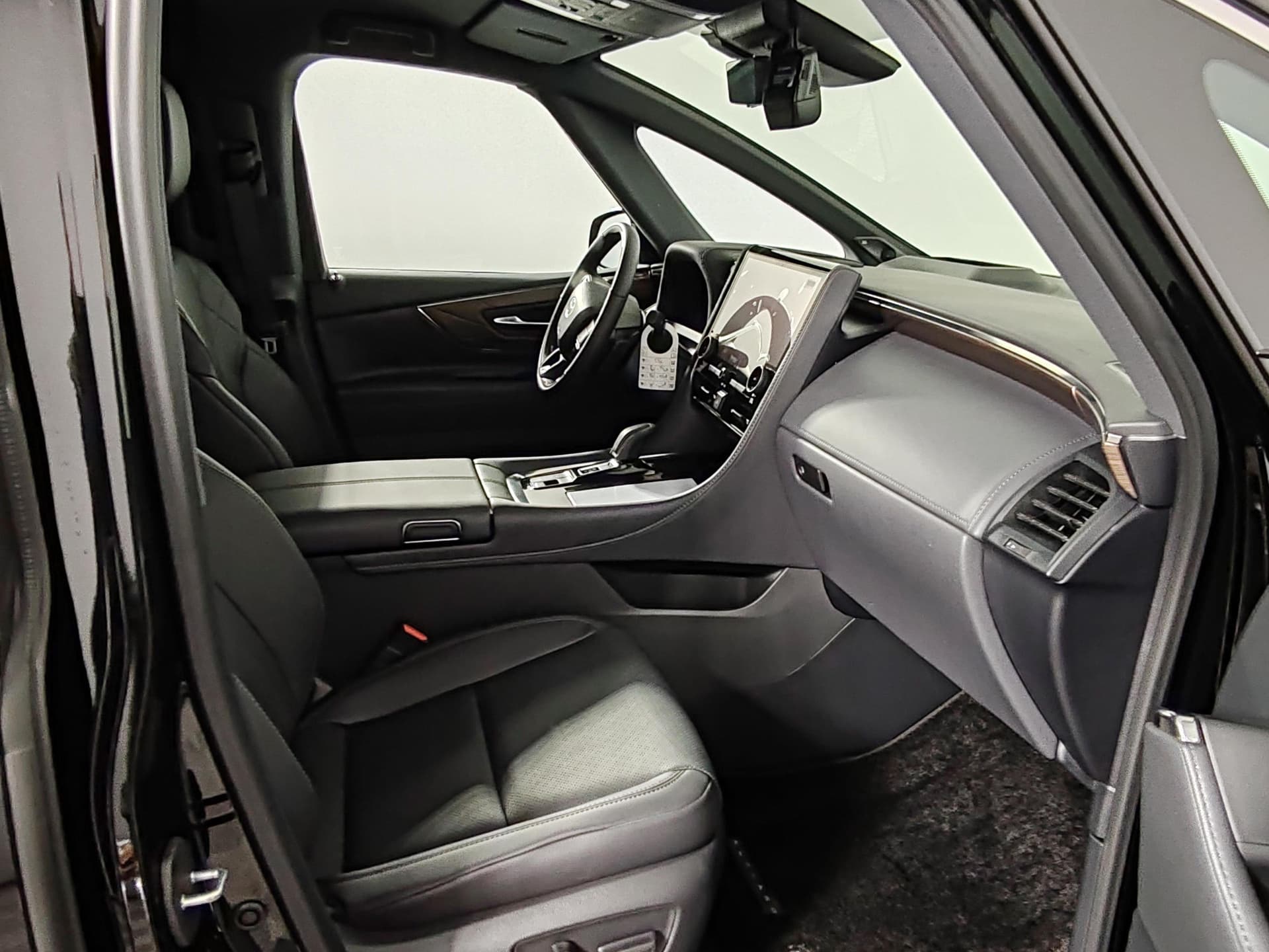 Toyota Alphard 2.5 HEV CVT в лизинг - 13