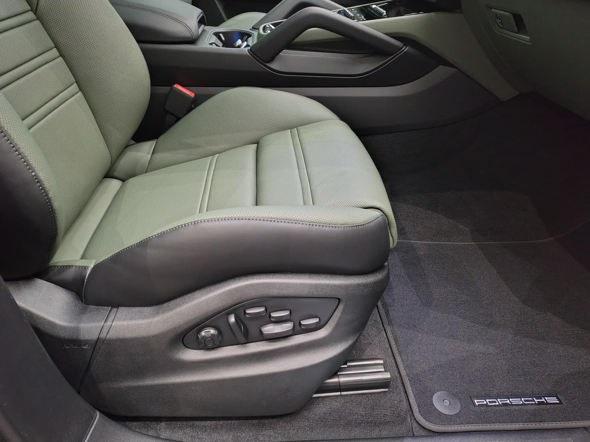 Porsche Cayenne GTS в лизинг - 21