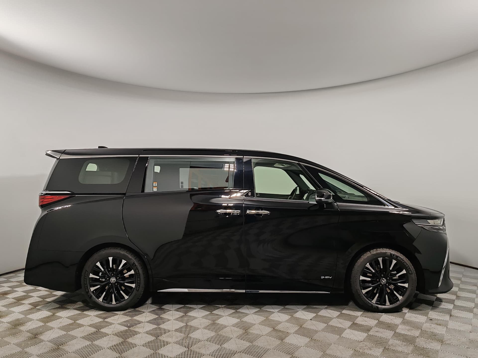 Toyota Alphard 2.5 HEV CVT в лизинг - 5