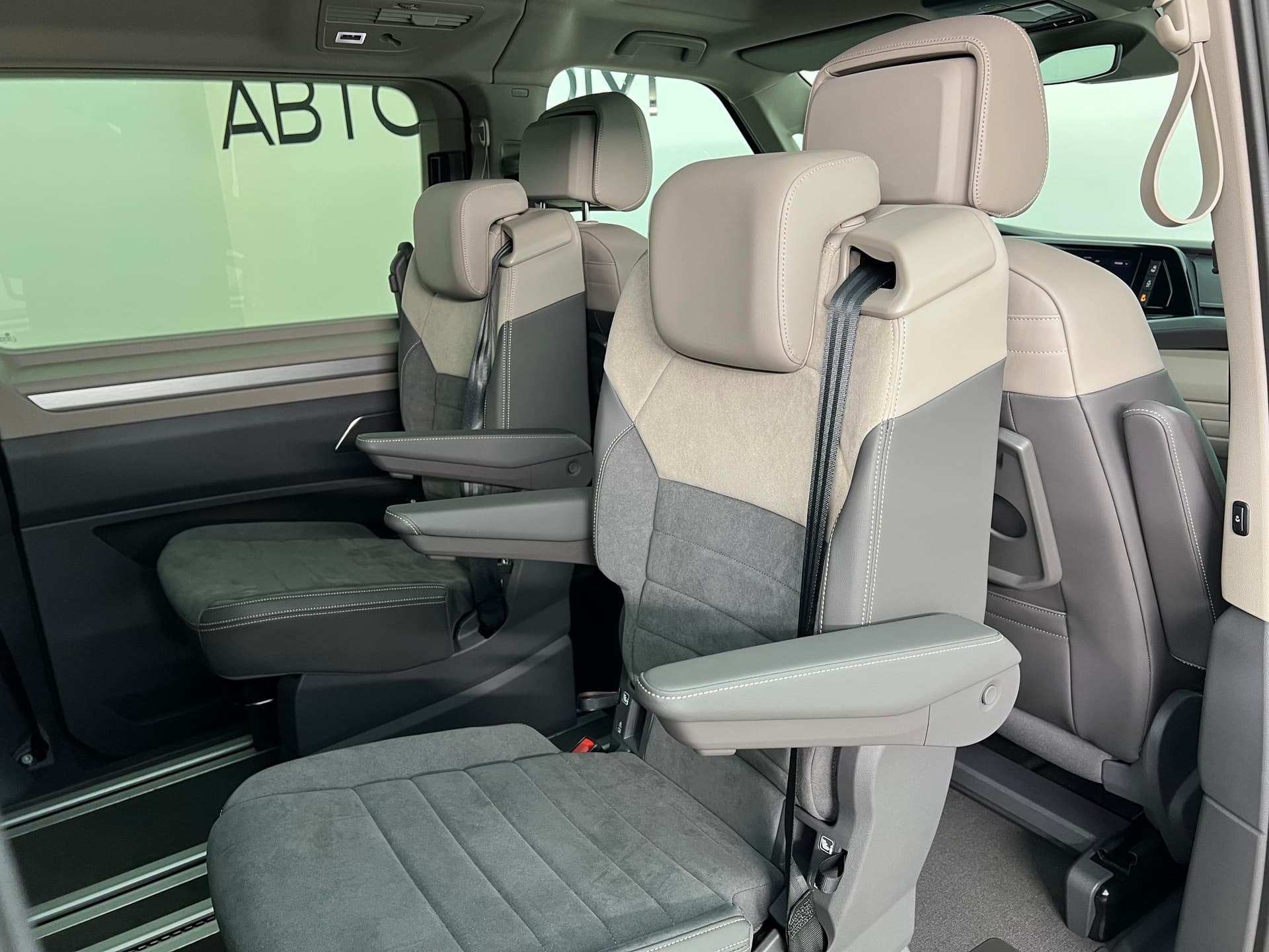 Volkswagen Multivan Лайф 2.0 дизель 150 л.с. АТ длинный (Life) в лизинг - 13
