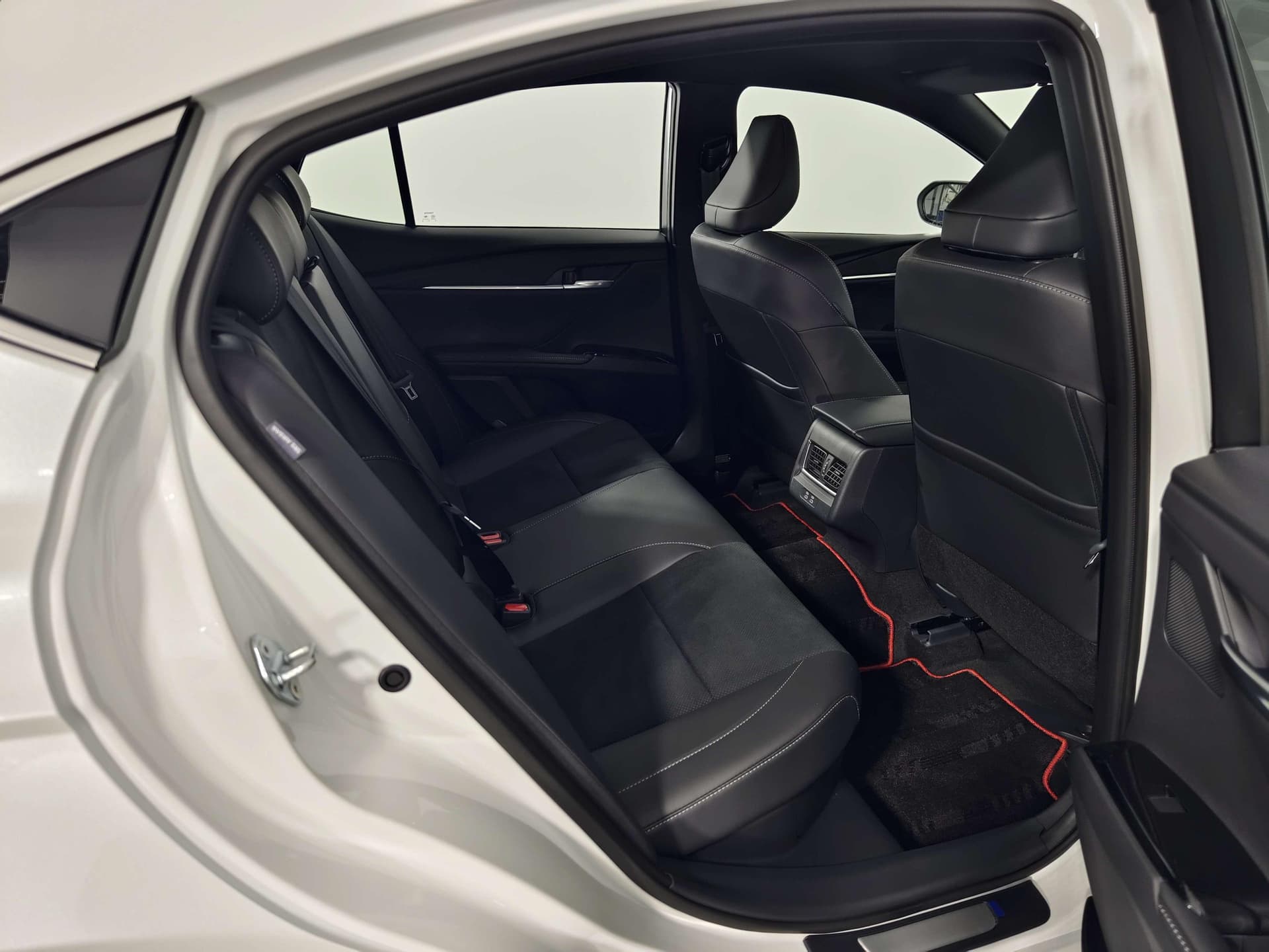 Toyota Camry 2.0HXS Sports Plus Edition в лизинг - 25