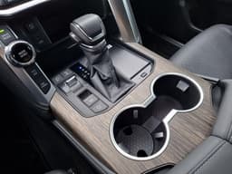 Toyota Land Cruiser 300 Люкс 7 мест 3.5 АТ в лизинг - 32