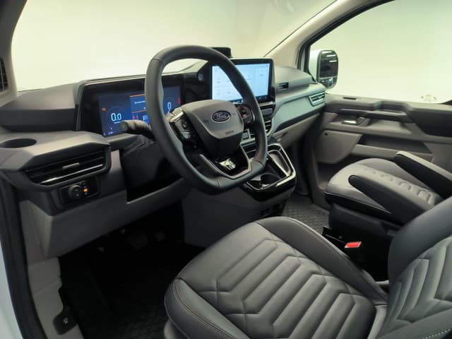 Ford Tourneo Custom Титаниум 320 длинная база 2.0 дизель 170 л.с. АТ полный привод в лизинг - 11