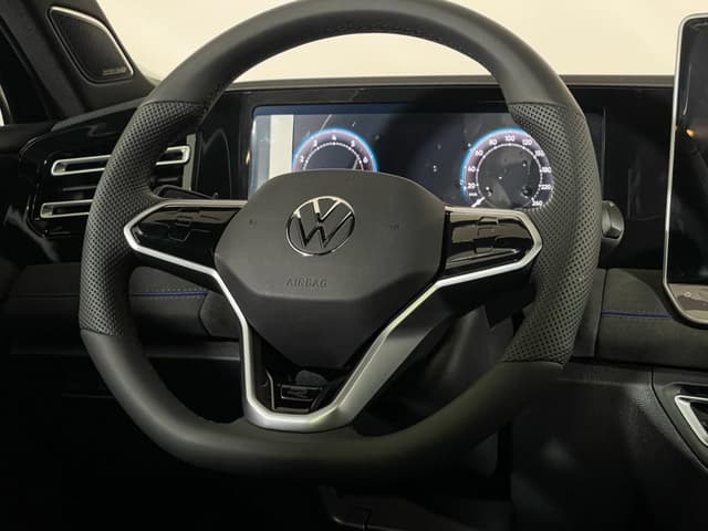 Volkswagen Tiguan L Pro R-Line Premium Edition 380TSI 7AT 4WD в лизинг - 14