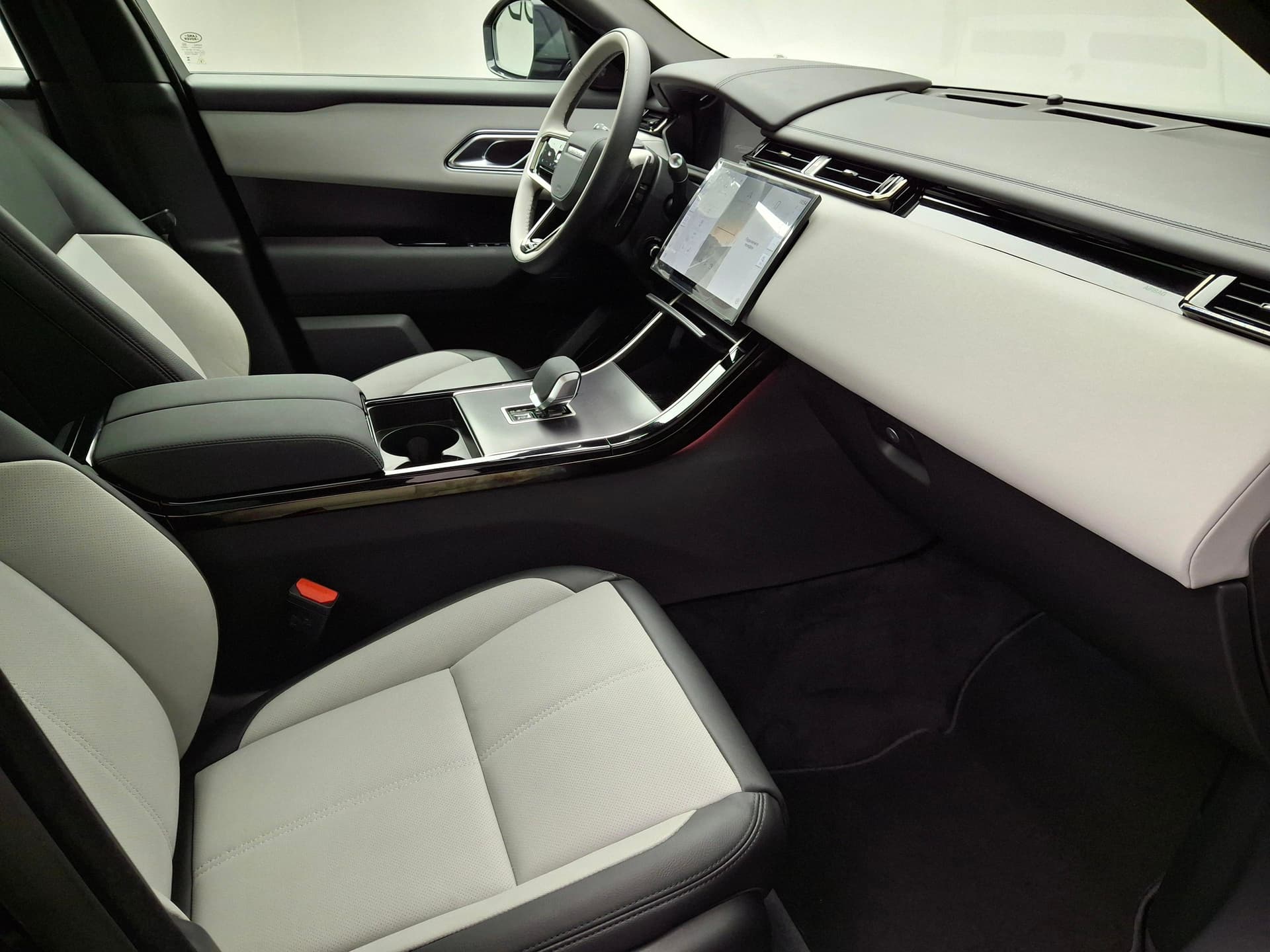 Land Rover Velar 2.0P 250 Dynamic SE в лизинг - 5