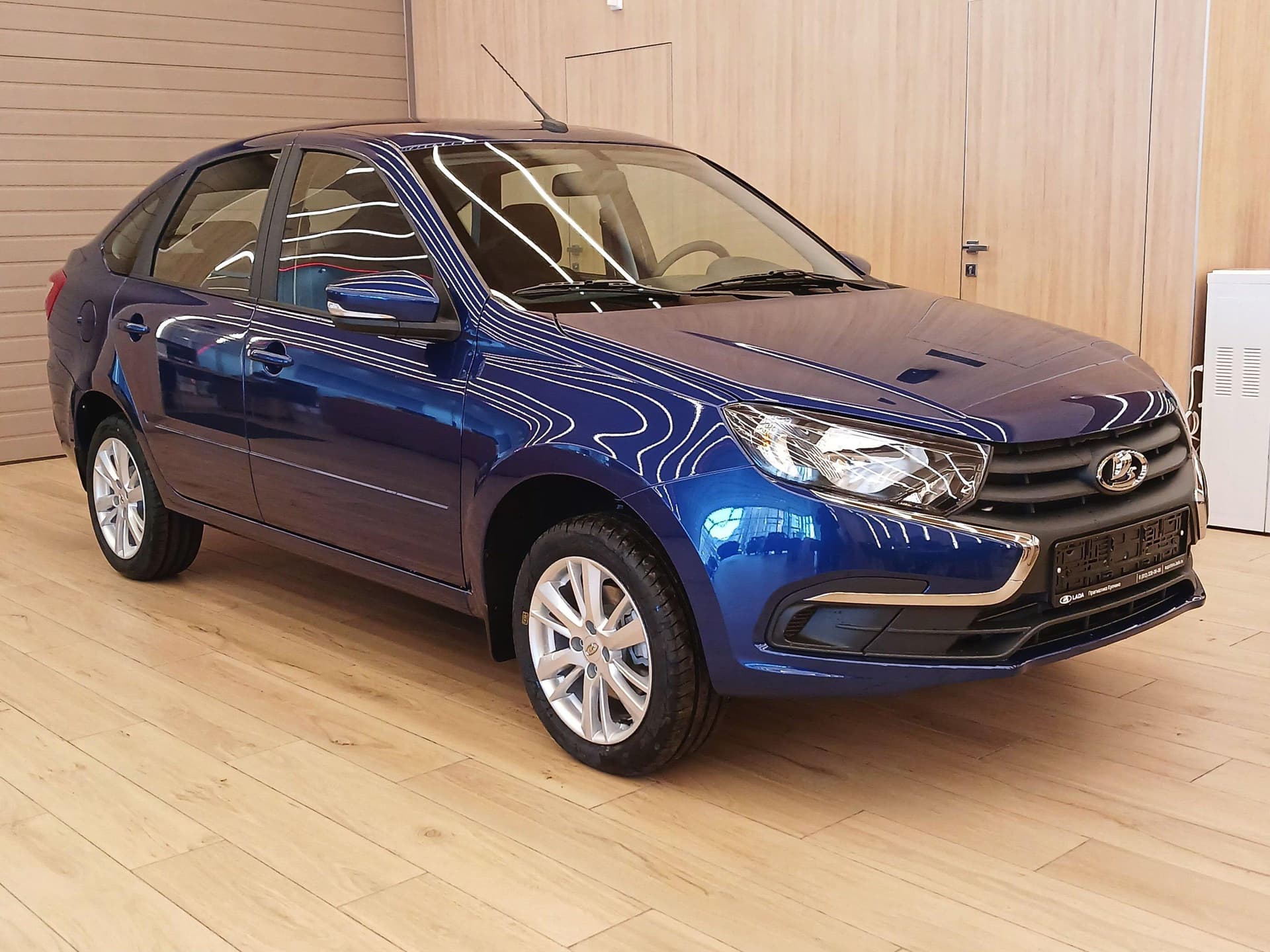 Lada Granta лифтбек Комфорт 1.6 90 л.с. МТ в лизинг - 3