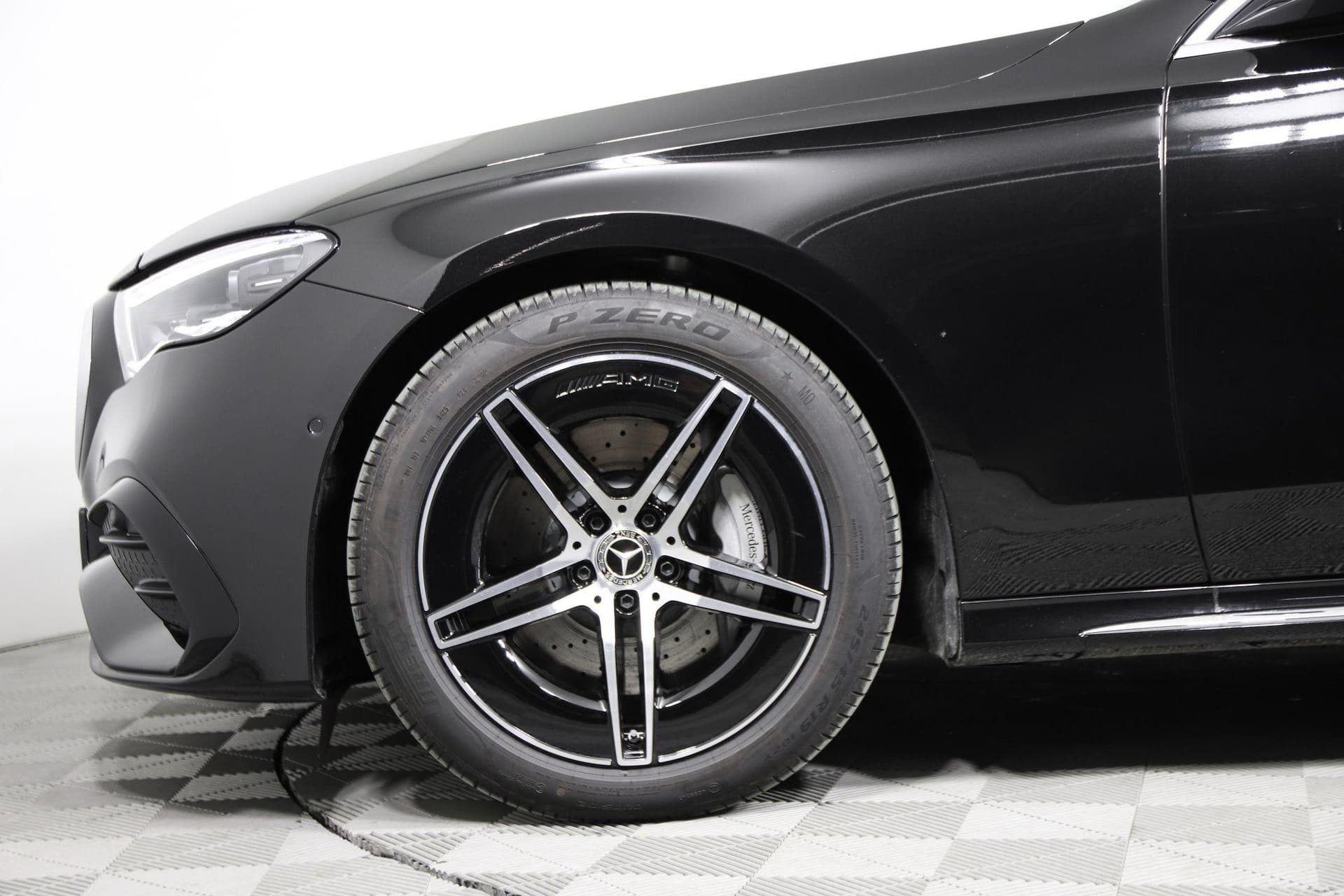 Mercedes-Benz E седан 300 полный привод АМГ Лайн (AMG Line) в лизинг - 7