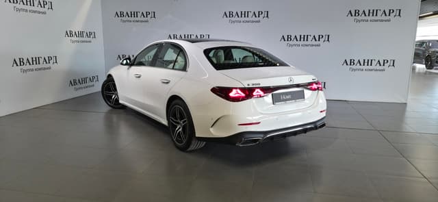 Mercedes-Benz E седан - 5
