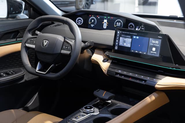 Changan Uni-V Tech 1.5T 7DCT в лизинг - 4