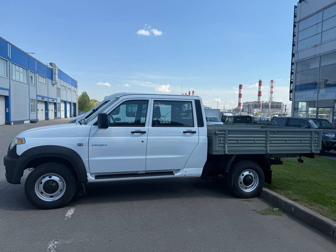 UAZ Profi двухрядная кабина Двойная кабина с бортом Base 4х4 2.7 5MT в лизинг - 8