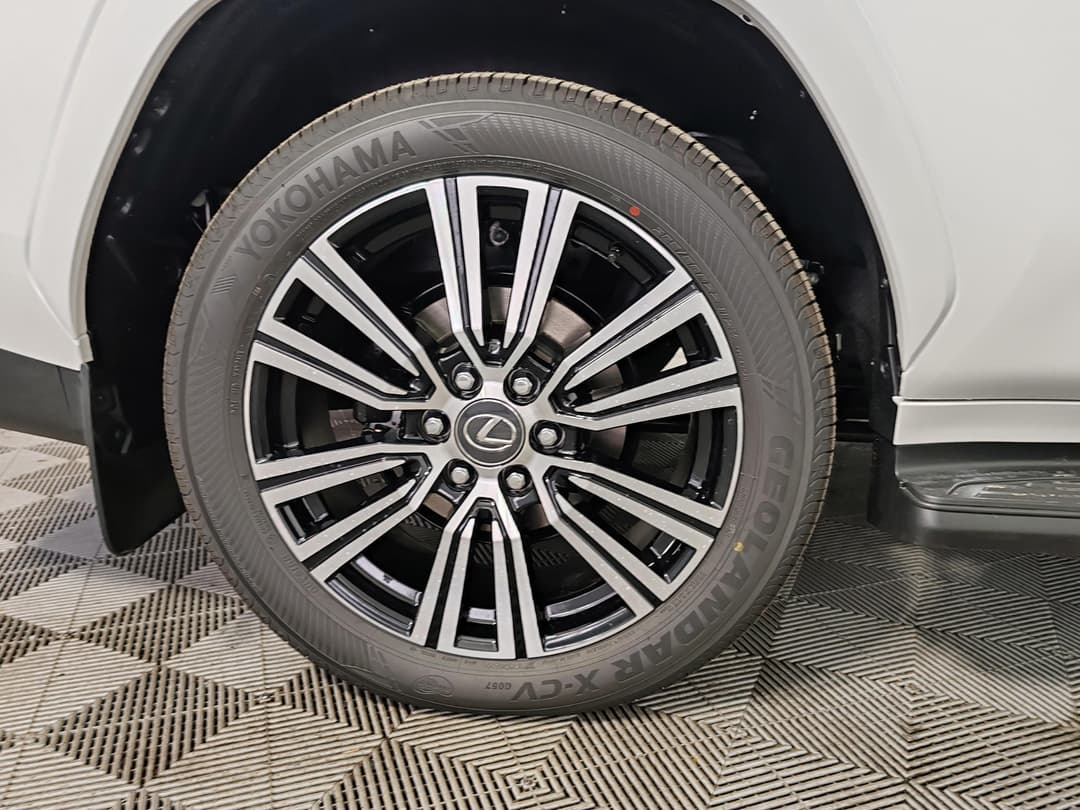 Lexus LX 500d Urban DSL в лизинг - 17