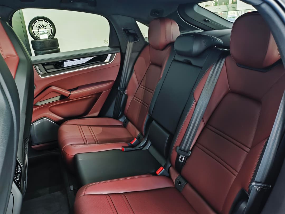 Porsche Cayenne Black Edition Coupe в лизинг - 11