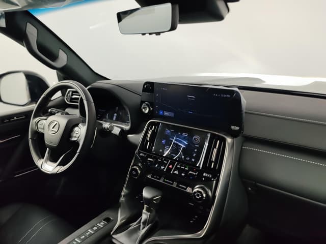 Lexus LX 600 VIP Black в лизинг - 24