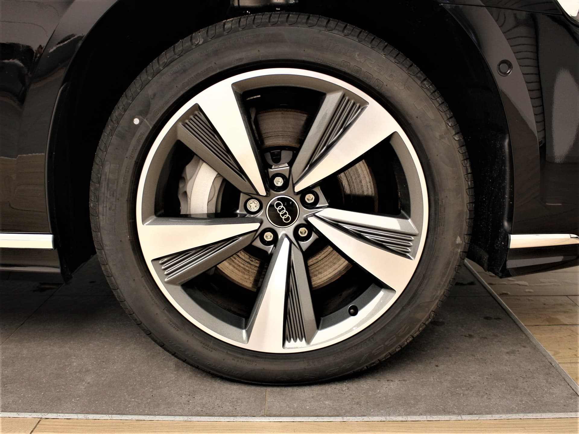 Audi A8 L 55 TFSI quattro tiptronic в лизинг - 17