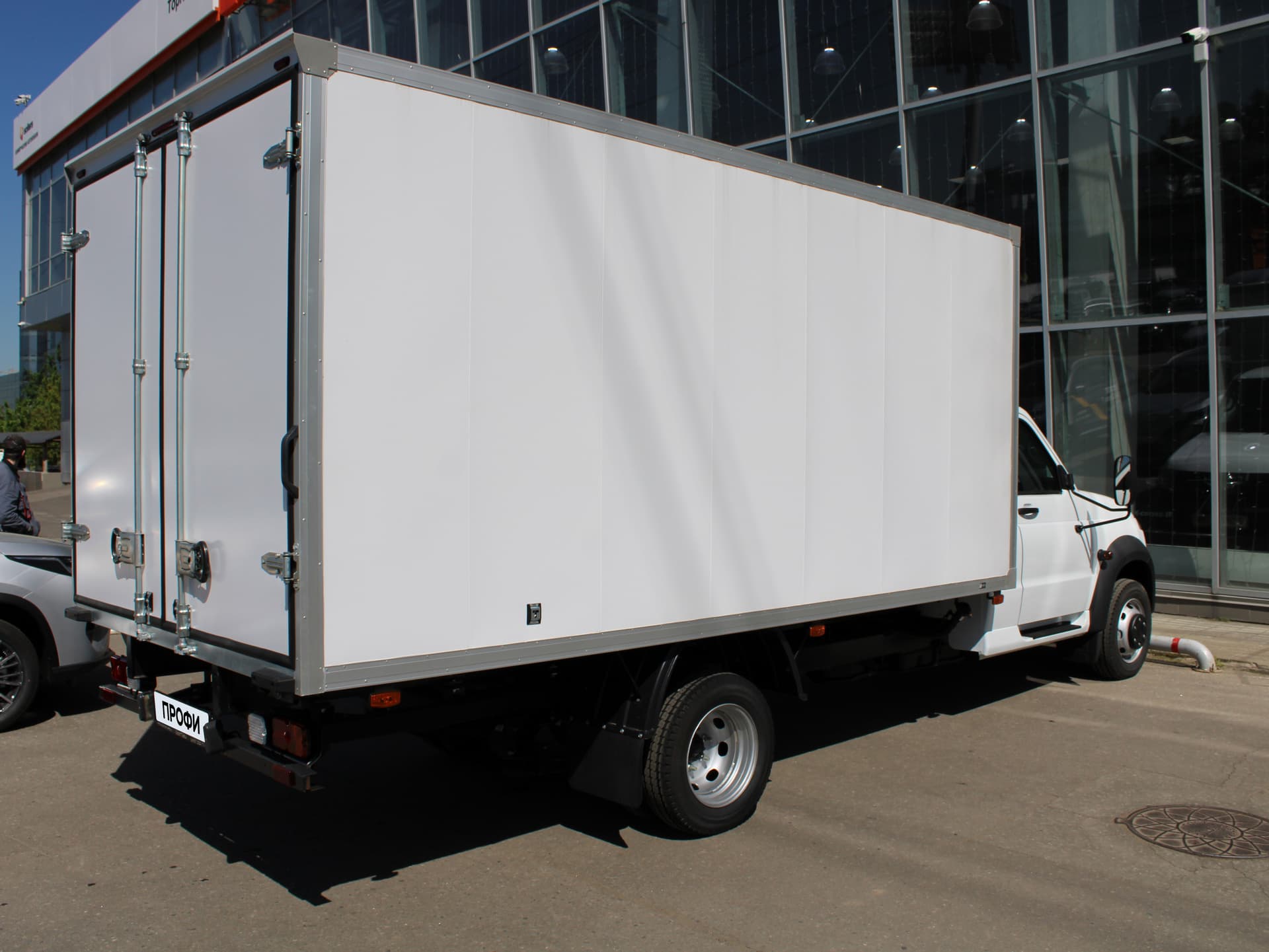 UAZ Profi Промтоварный фургон длинная база Base двускатный мост 4х2 2.7 5MT в лизинг - 7