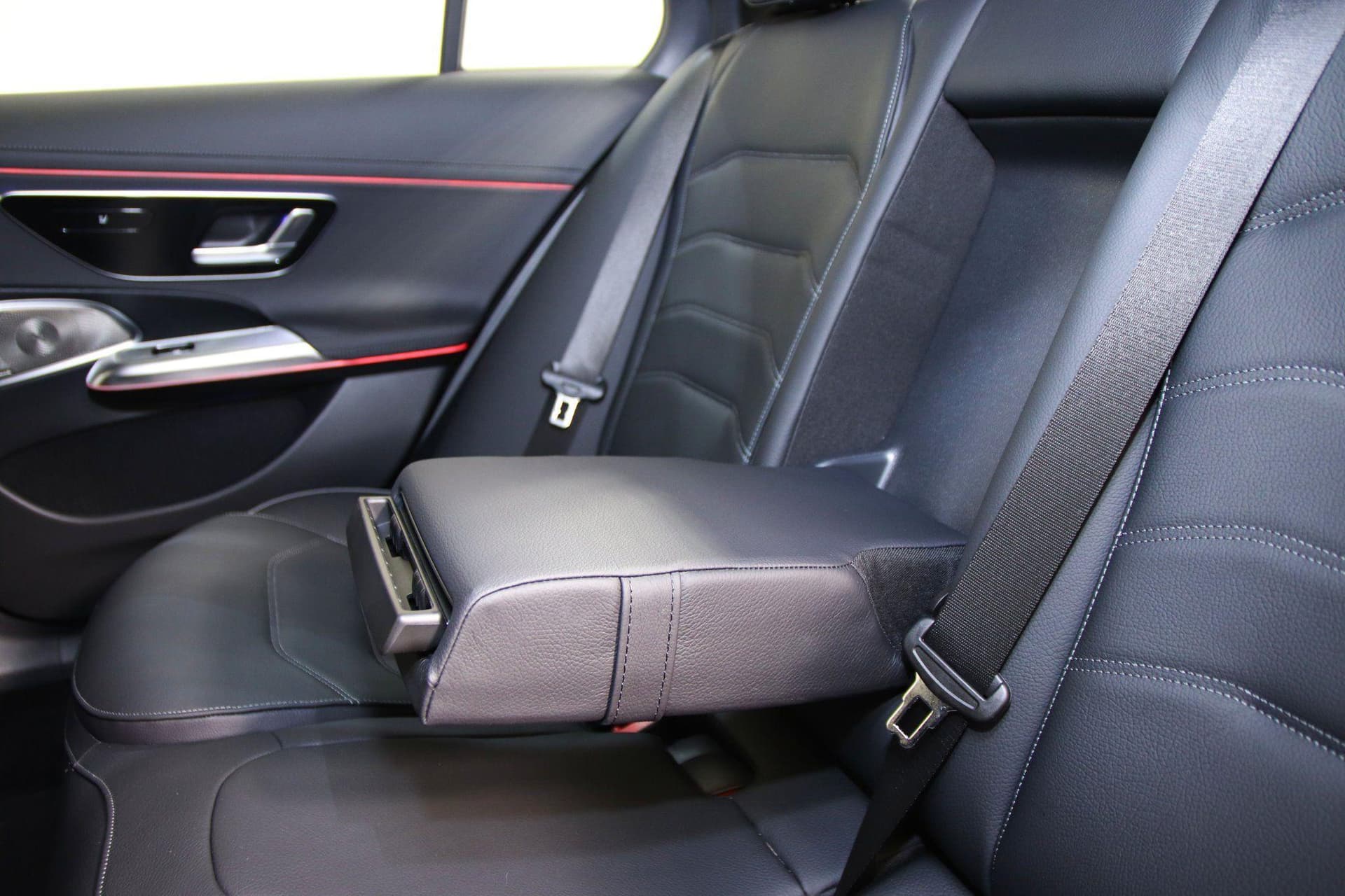 Mercedes-Benz E седан 300 полный привод АМГ Лайн (AMG Line) в лизинг - 22