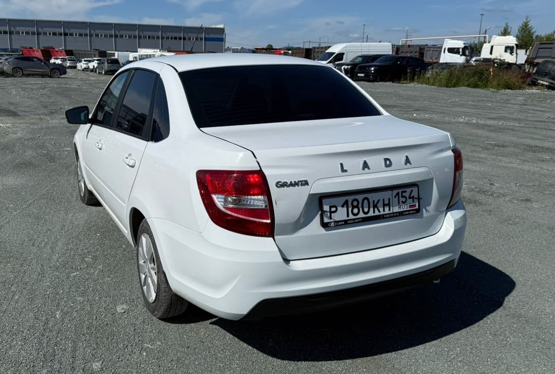 Lada Granta седан - 4