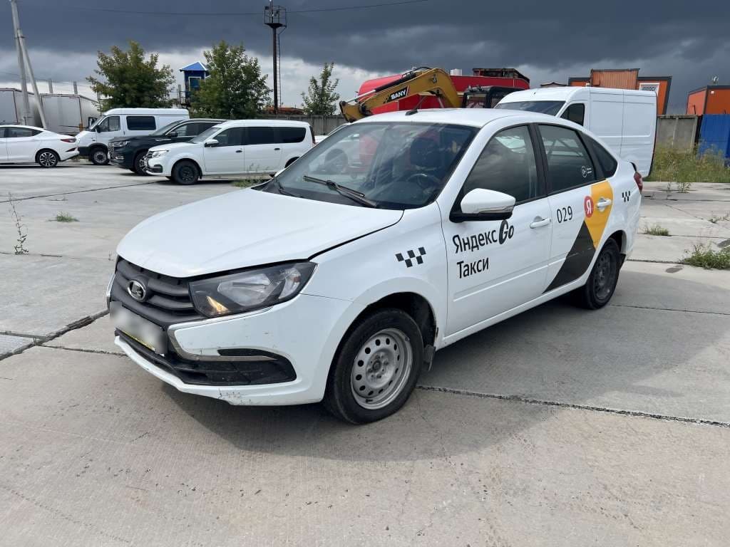 Lada Granta лифтбек - 1