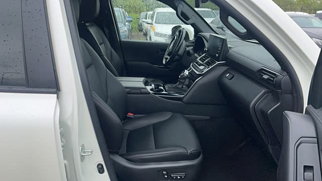 Toyota Land Cruiser 300 - 6