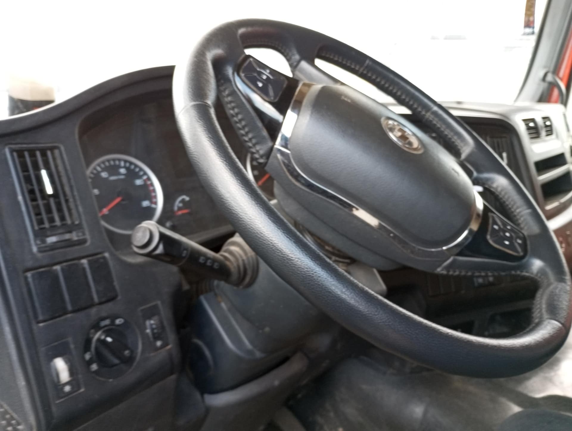 Shacman (Shaanxi) SX* 8x4 Самосвал - 6