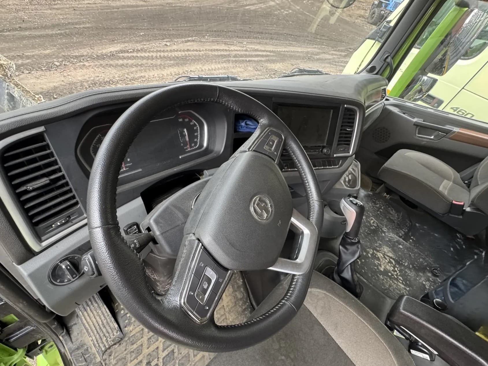 Shacman (Shaanxi) SX* 6x6 Самосвал - 5