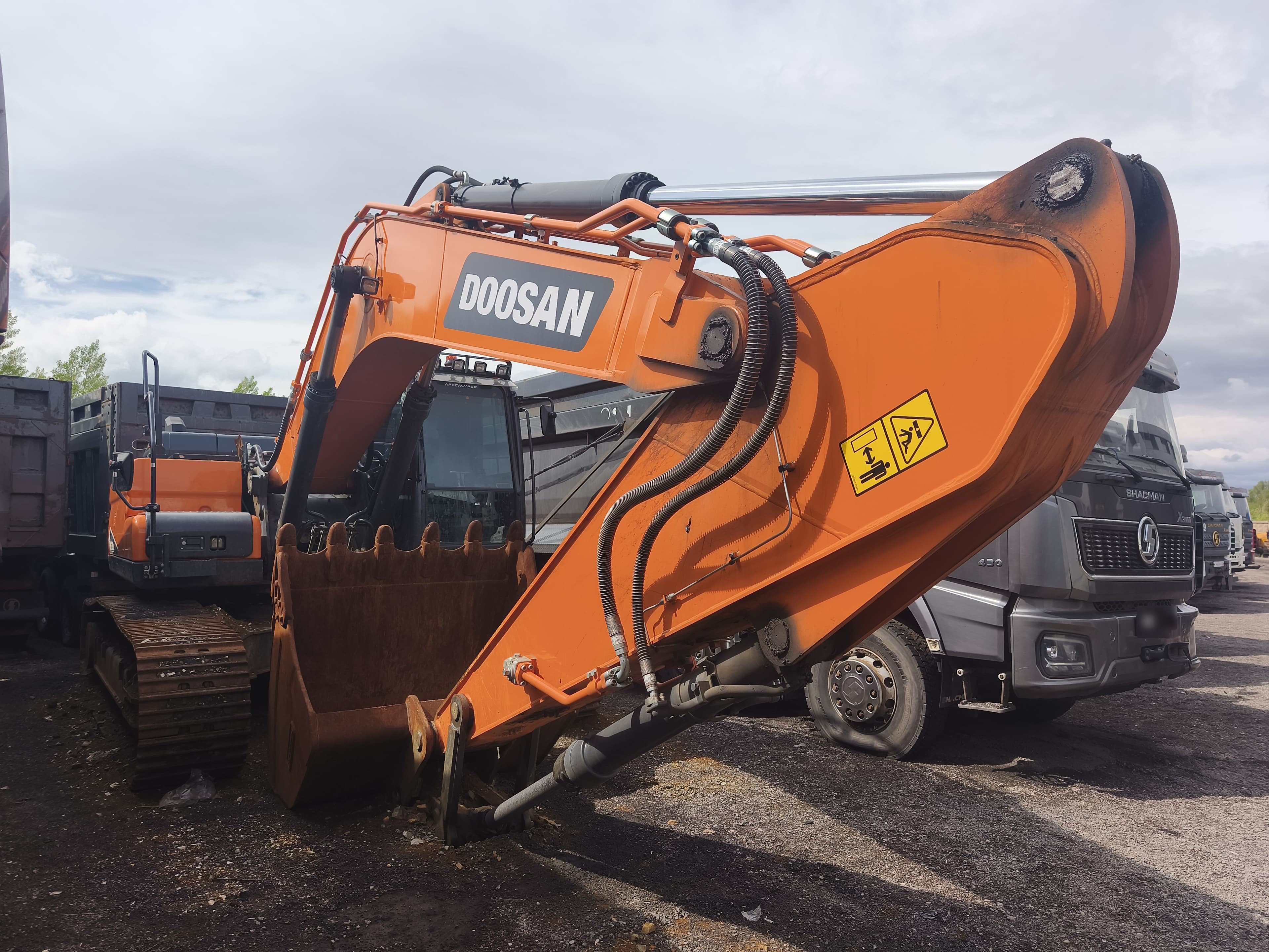 Doosan DX320 Экскаватор - 2