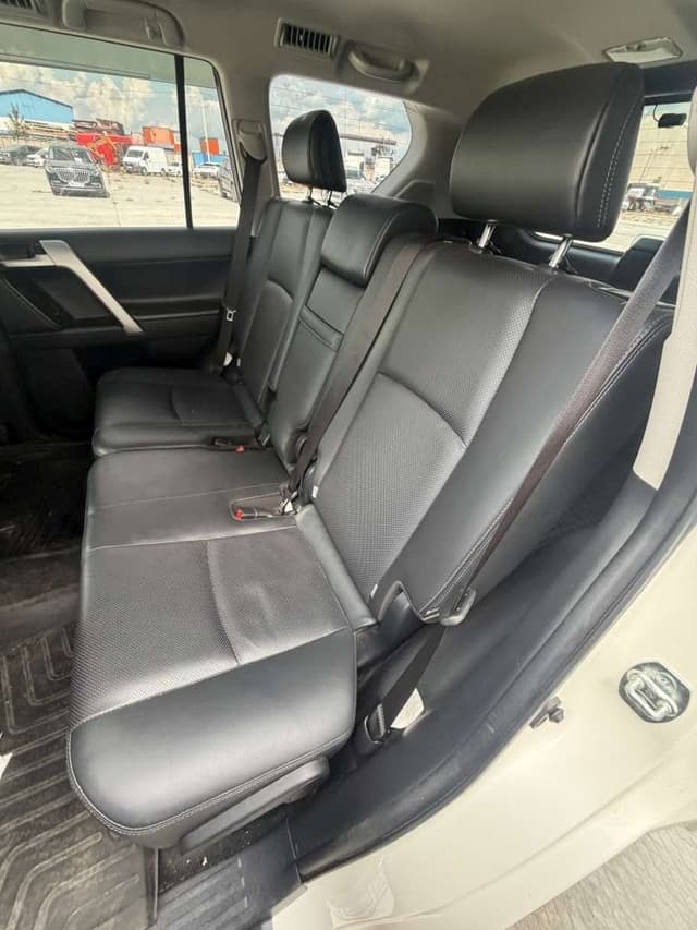 Toyota Land Cruiser Prado - 9
