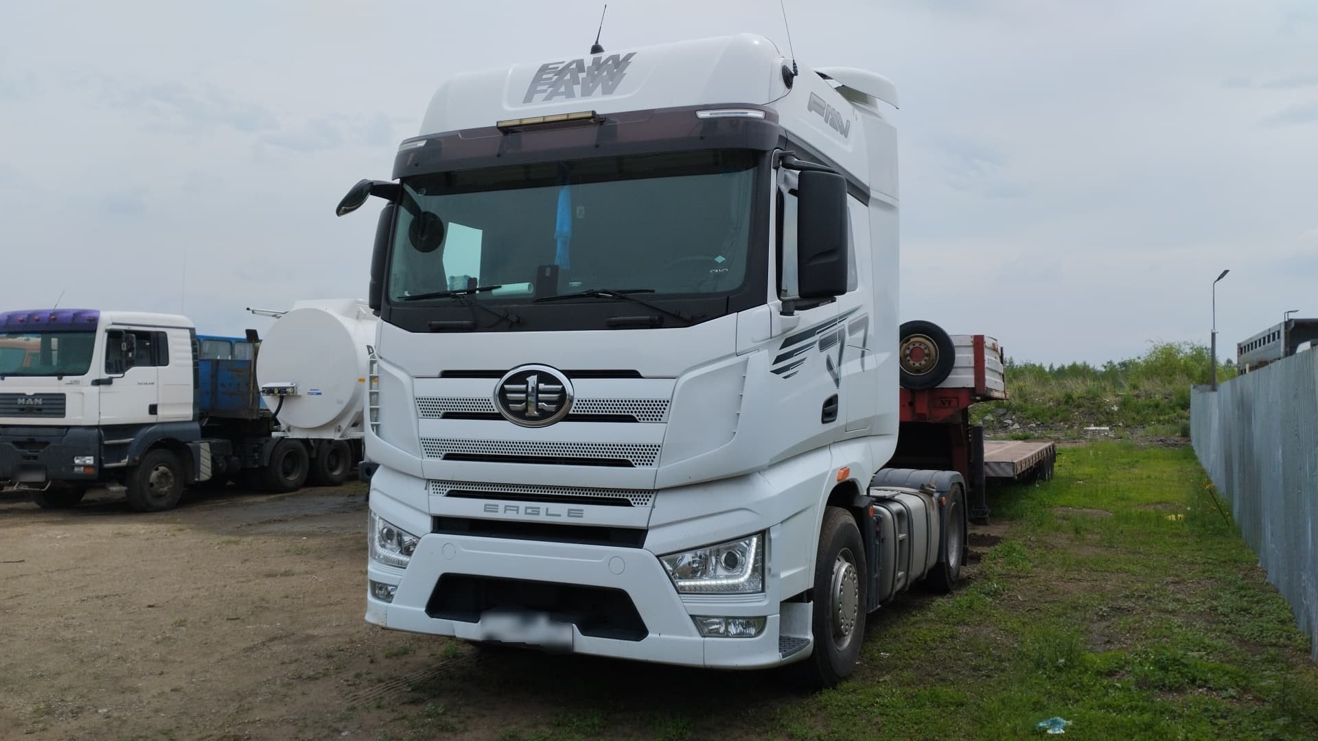 FAW J7 4x2 Седельный тягач - 1