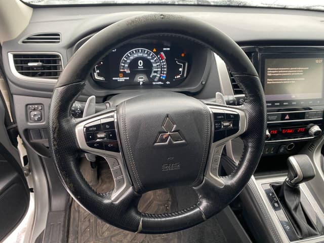 Mitsubishi Pajero Sport - 4